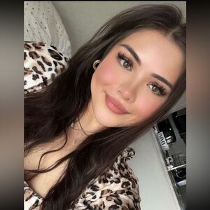 Meet your Posher, Mireya